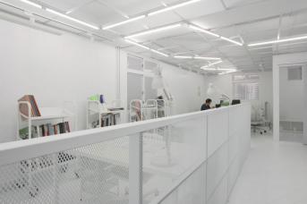 辦公室裝修:建筑人的實驗精神，將18坪新創(chuàng)辦公室變身白色幻境！